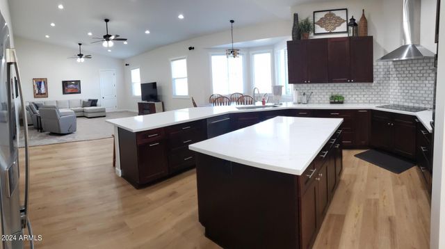 2060 E QUARTZ Street, Mesa, AZ 85213