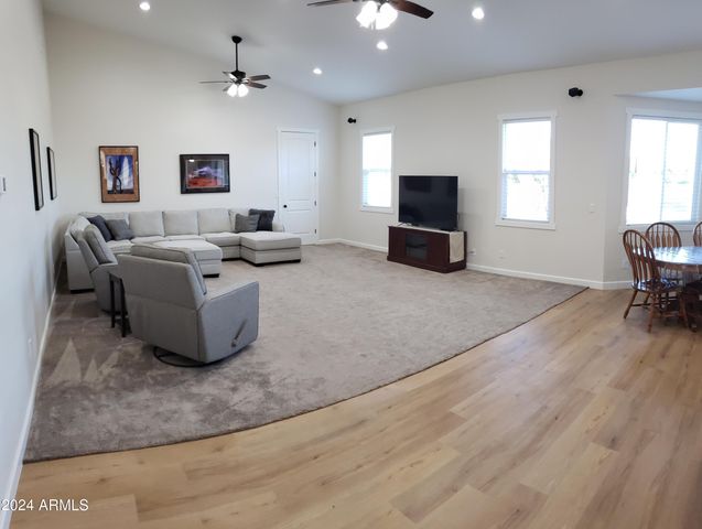 2060 E QUARTZ Street, Mesa, AZ 85213