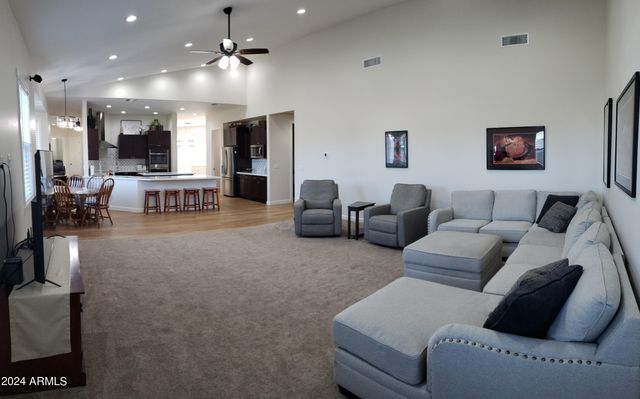 2060 E QUARTZ Street, Mesa, AZ 85213