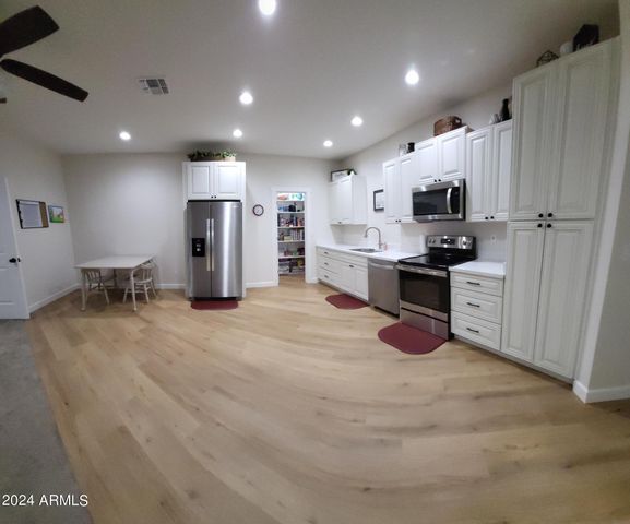 2060 E QUARTZ Street, Mesa, AZ 85213
