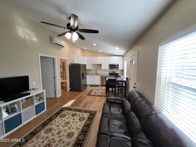 2060 E QUARTZ Street, Mesa, AZ 85213