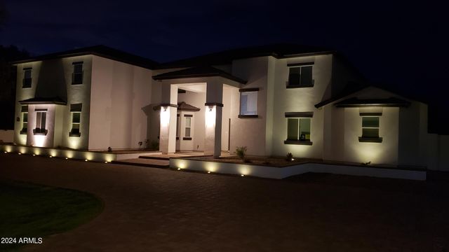 2060 E QUARTZ Street, Mesa, AZ 85213