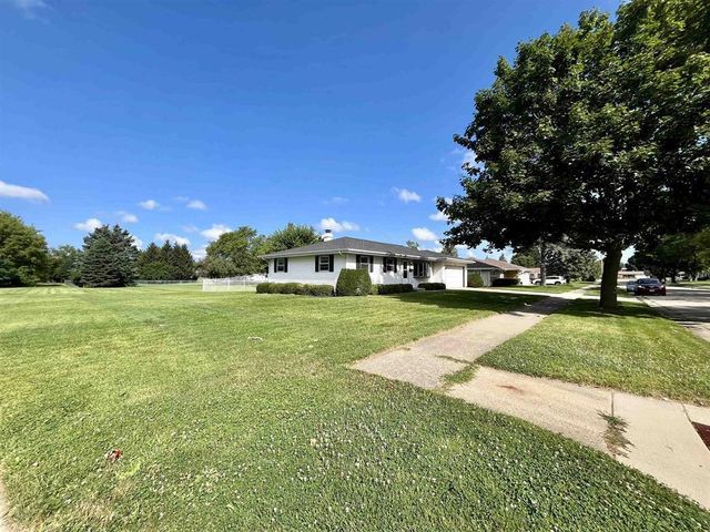 105 N Willard Avenue, Janesville, WI 53548