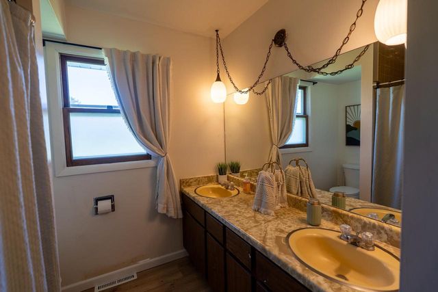105 N Willard Avenue, Janesville, WI 53548