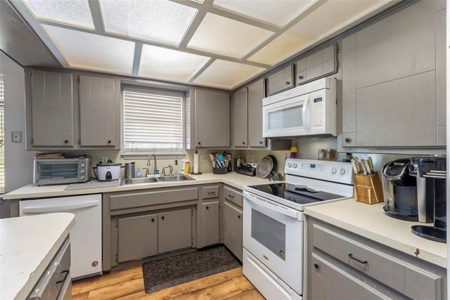 1121 Cavalier Street, Moore, OK 73160