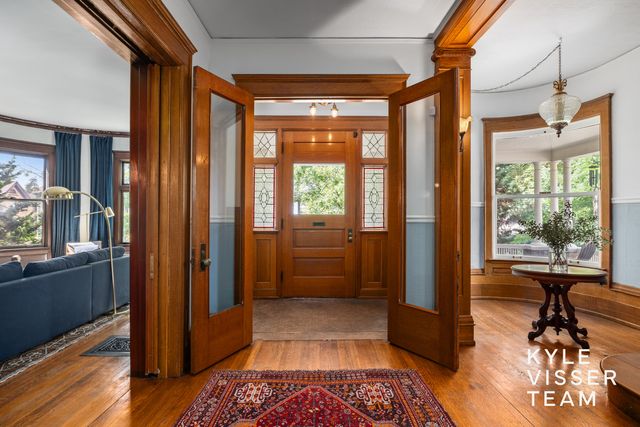 228 Madison Avenue SE, Grand Rapids, MI 49503