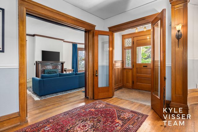 228 Madison Avenue SE, Grand Rapids, MI 49503
