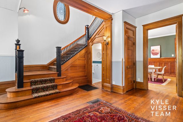 228 Madison Avenue SE, Grand Rapids, MI 49503