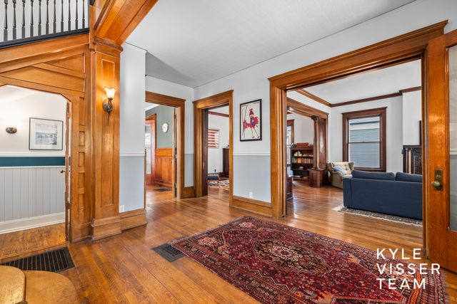 228 Madison Avenue SE, Grand Rapids, MI 49503