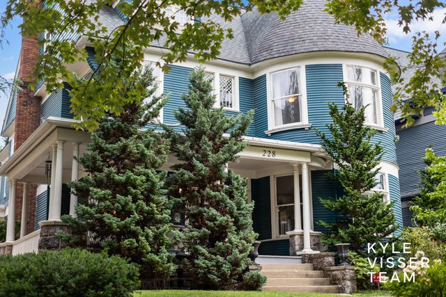 228 Madison Avenue SE, Grand Rapids, MI 49503