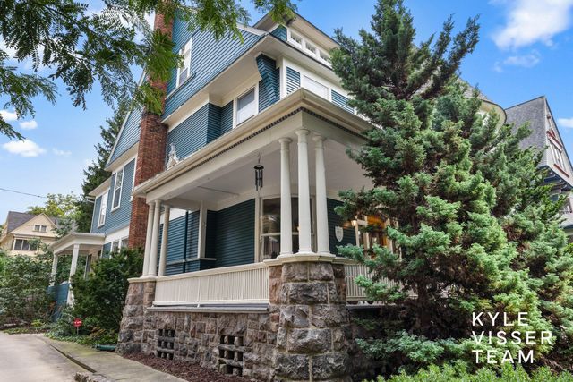 228 Madison Avenue SE, Grand Rapids, MI 49503