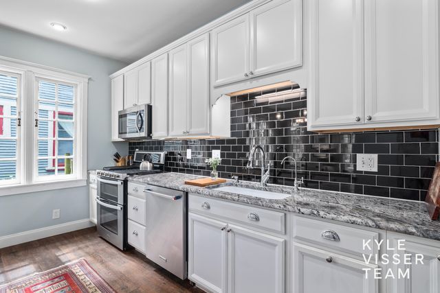228 Madison Avenue SE, Grand Rapids, MI 49503