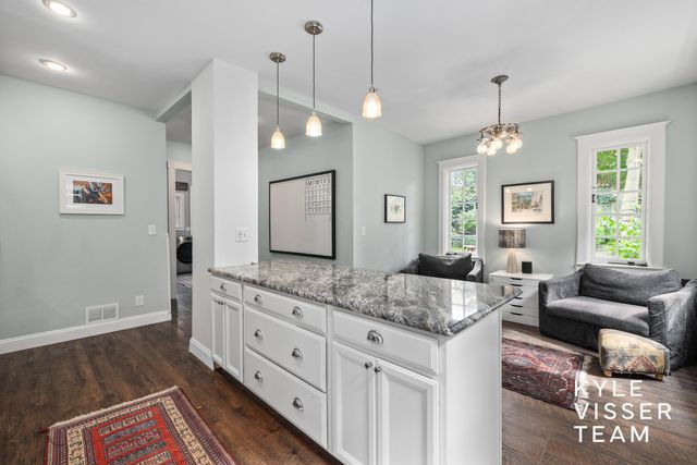 228 Madison Avenue SE, Grand Rapids, MI 49503