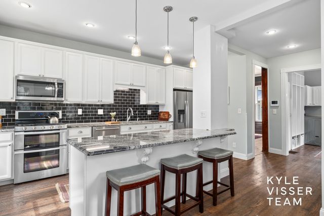 228 Madison Avenue SE, Grand Rapids, MI 49503