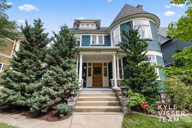 228 Madison Avenue SE, Grand Rapids, MI 49503