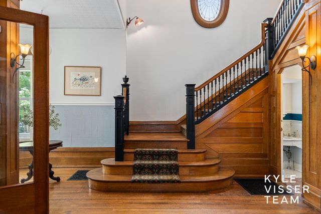 228 Madison Avenue SE, Grand Rapids, MI 49503