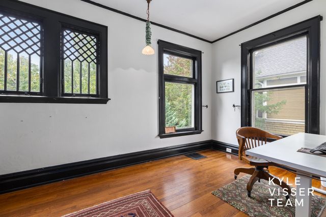 228 Madison Avenue SE, Grand Rapids, MI 49503
