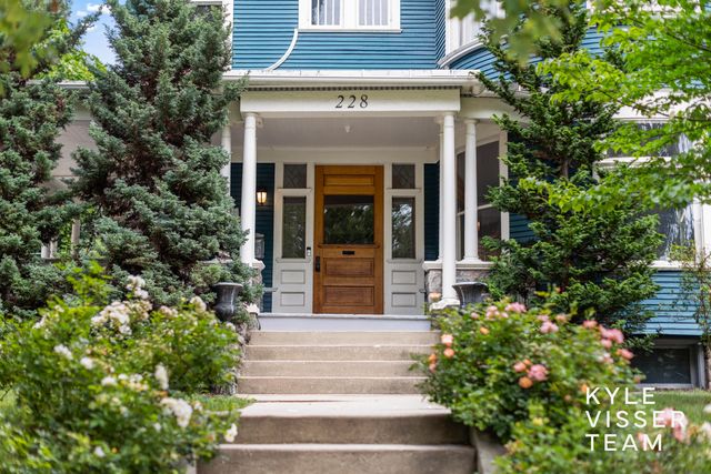 228 Madison Avenue SE, Grand Rapids, MI 49503