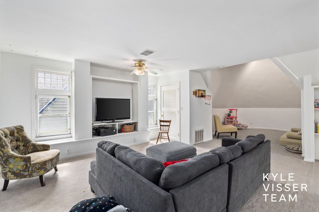 228 Madison Avenue SE, Grand Rapids, MI 49503
