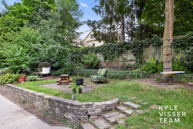 228 Madison Avenue SE, Grand Rapids, MI 49503