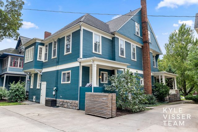 228 Madison Avenue SE, Grand Rapids, MI 49503