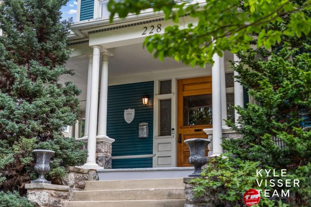 228 Madison Avenue SE, Grand Rapids, MI 49503