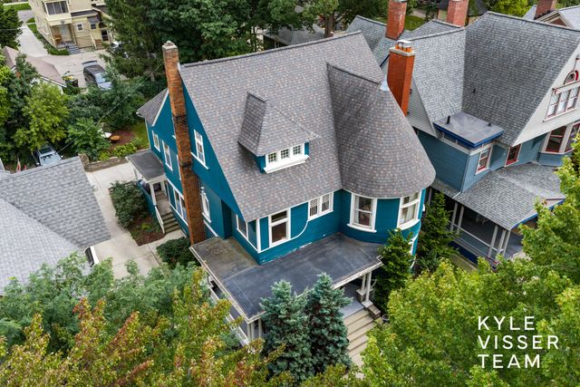 228 Madison Avenue SE, Grand Rapids, MI 49503