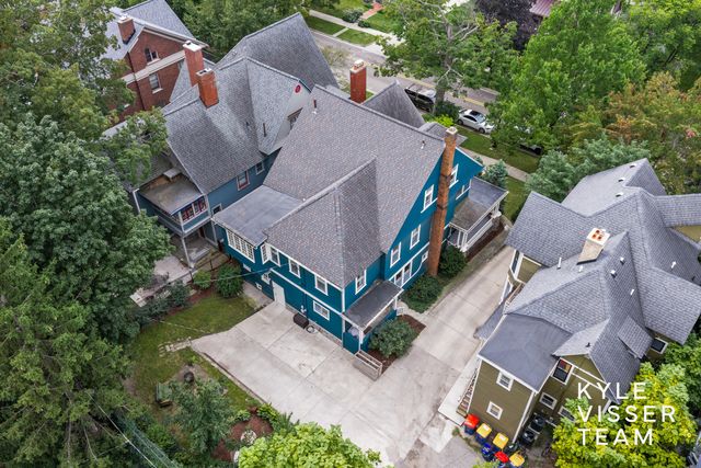 228 Madison Avenue SE, Grand Rapids, MI 49503