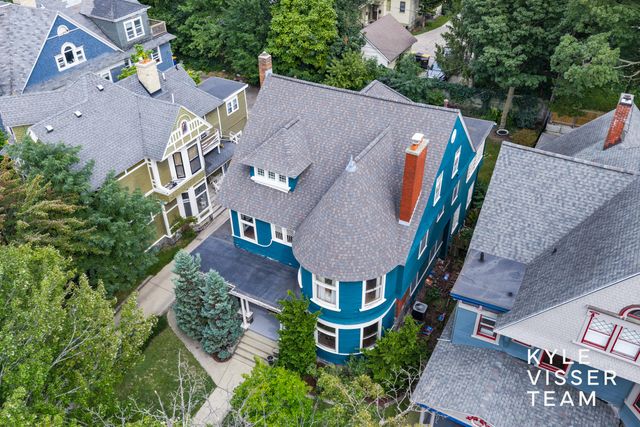 228 Madison Avenue SE, Grand Rapids, MI 49503