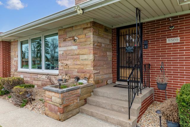 5509 Van Buren Street, Merrillville, IN 46410