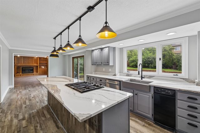 809 58th Street, West Des Moines, IA 50266