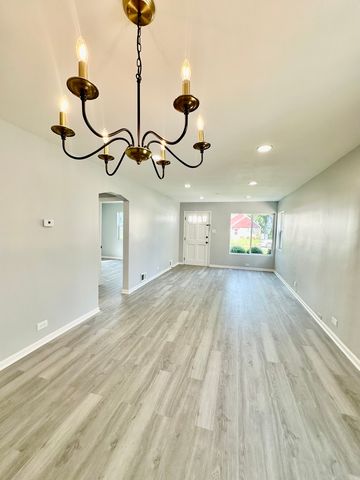35 46th Avenue, Bellwood, IL 60104