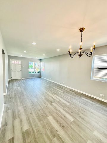 35 46th Avenue, Bellwood, IL 60104