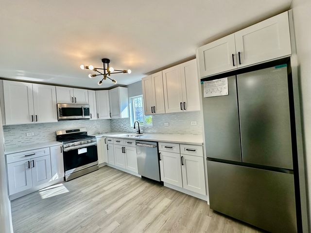 35 46th Avenue, Bellwood, IL 60104