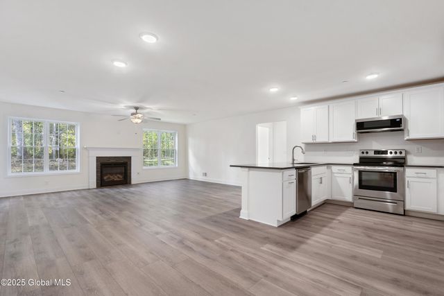 133 Carriage Boulevard, Rotterdam, NY 12306