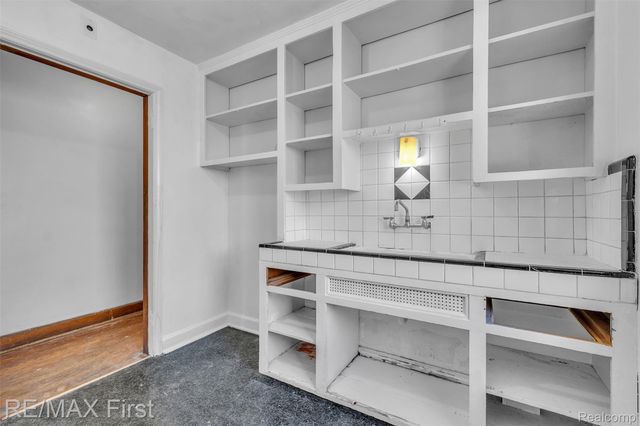 13991 Whitcomb Street, Detroit, MI 48227