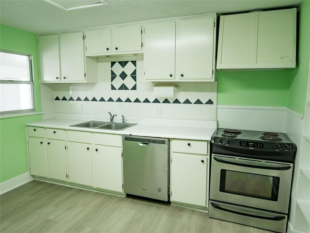 312 W Jefferson Avenue, Port O Connor, TX 77982