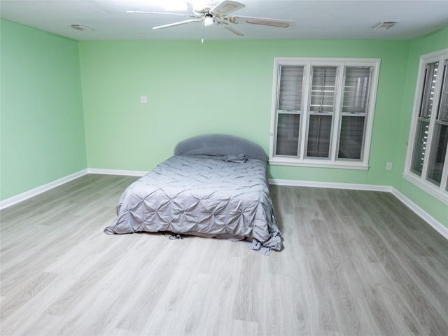 312 W Jefferson Avenue, Port O Connor, TX 77982