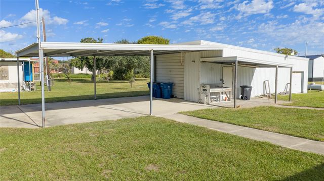 312 W Jefferson Avenue, Port O Connor, TX 77982