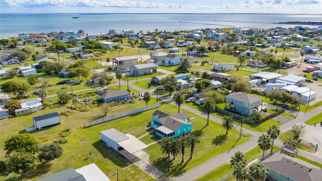 312 W Jefferson Avenue, Port O Connor, TX 77982