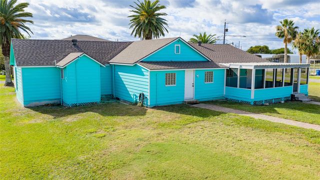 312 W Jefferson Avenue, Port O Connor, TX 77982