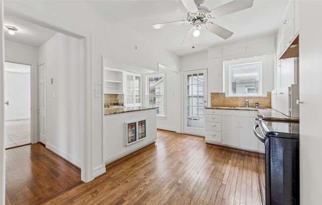 6101 Locke Avenue, Fort Worth, TX 76116