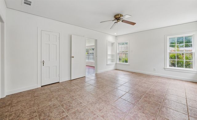6101 Locke Avenue, Fort Worth, TX 76116