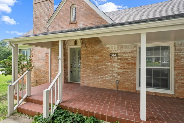 6101 Locke Avenue, Fort Worth, TX 76116