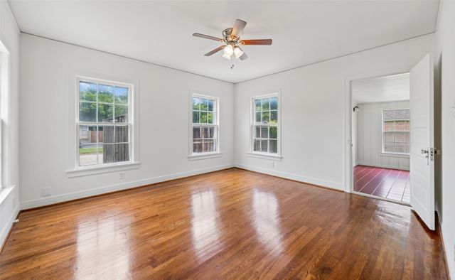 6101 Locke Avenue, Fort Worth, TX 76116