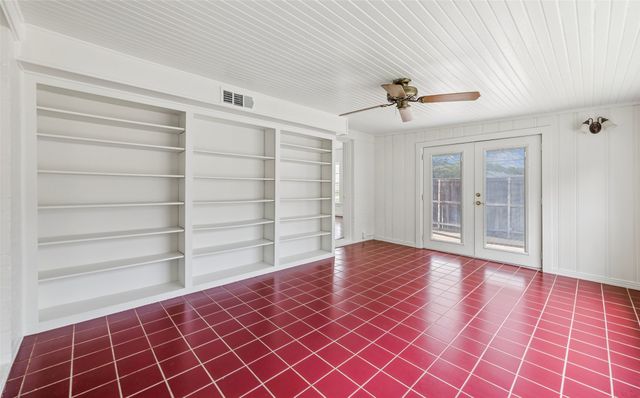 6101 Locke Avenue, Fort Worth, TX 76116