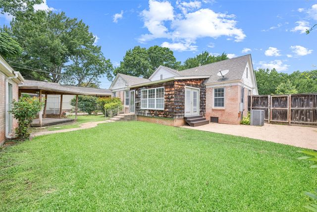 6101 Locke Avenue, Fort Worth, TX 76116