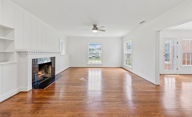 6101 Locke Avenue, Fort Worth, TX 76116
