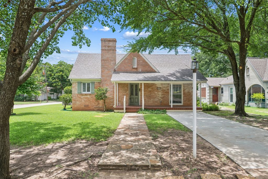 6101 Locke Avenue, Fort Worth, TX 76116