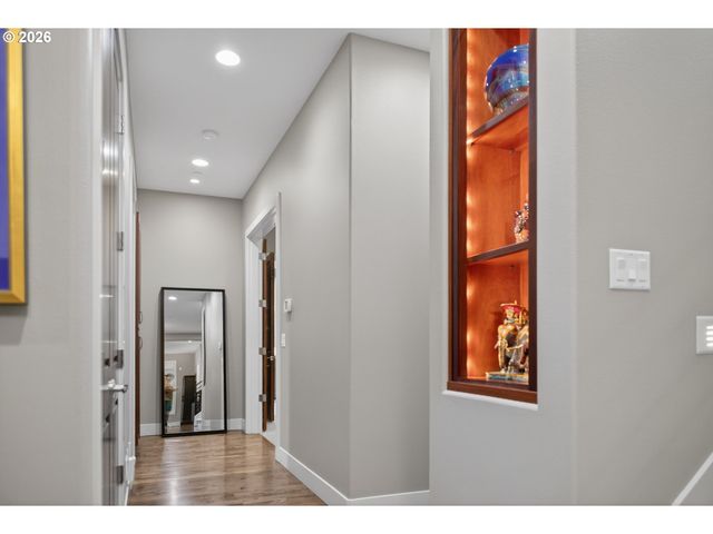 721 Sw 68TH Ter, Portland, OR 97225